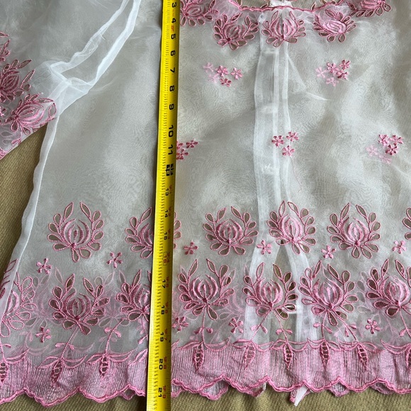 Vintage Top Blouse Womens M pink Pearl Button Up Embroidery Flower loose fitting - Picture 5 of 11